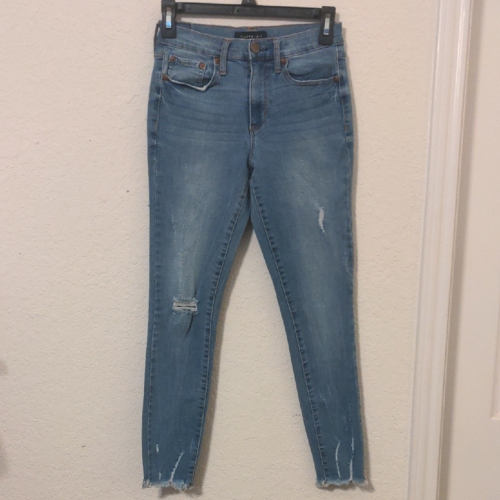 Aeropostale Women's Distressed High Waisted Ankle Jegging Blue Jeans. Size 4